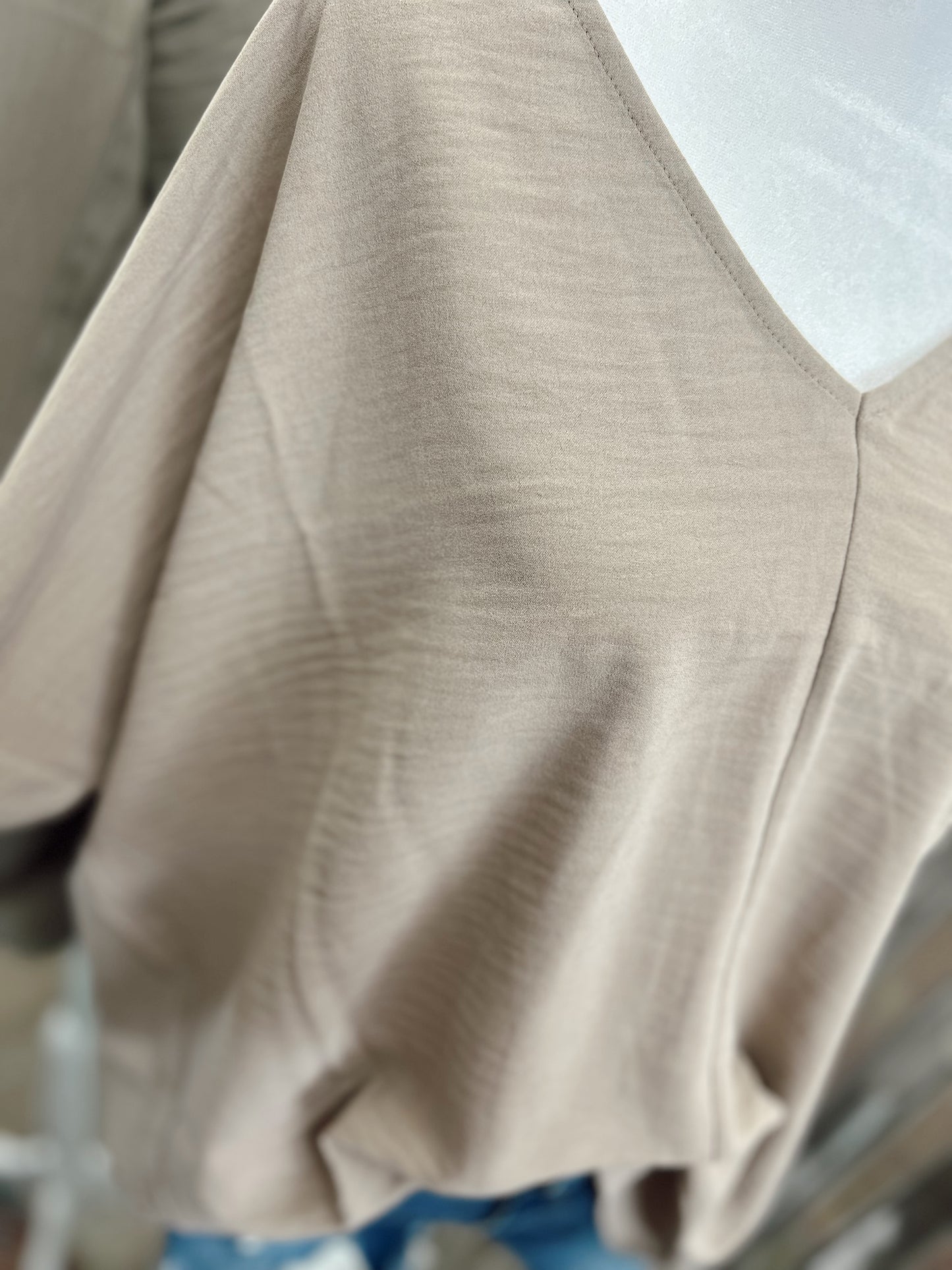 DOORBUSTER WOVEN V-NECK TOP - Sandy Beige
