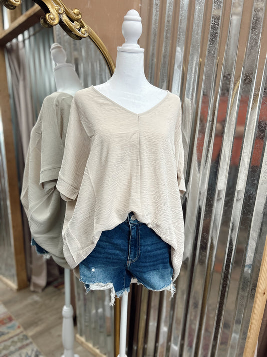 DOORBUSTER WOVEN V-NECK TOP - Lt Mocha