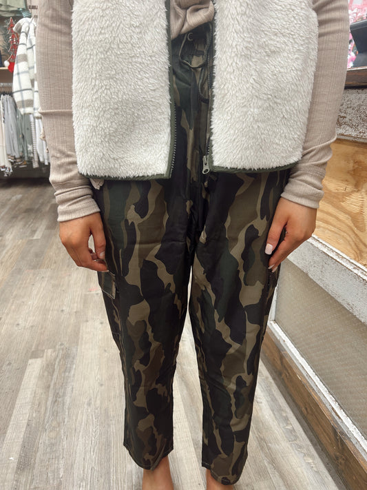 Hometown Girl Camo Barrel Pants
