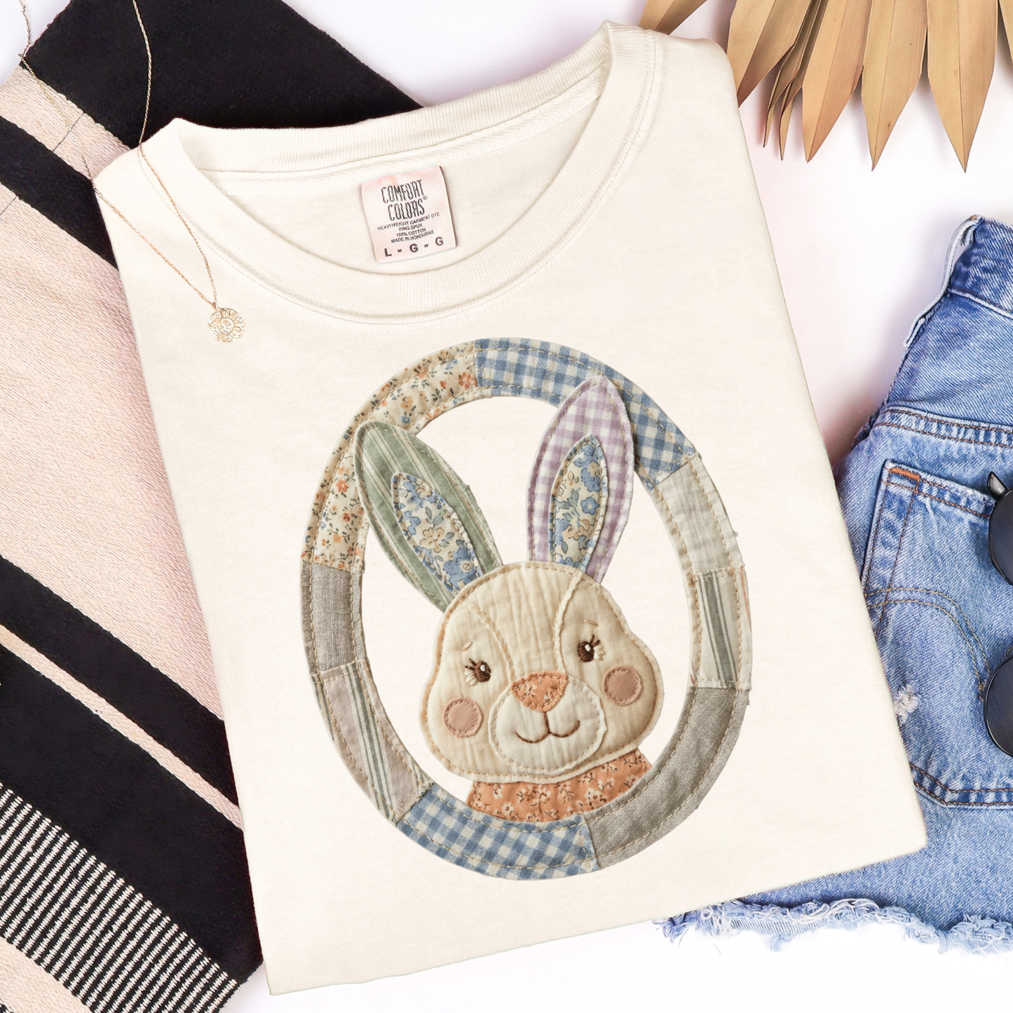 Quilted Look Bunny in Frame Graphic Tee