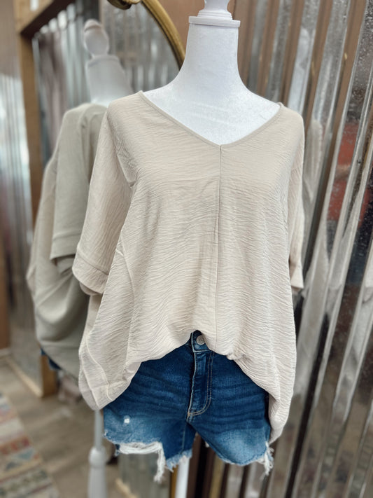 DOORBUSTER WOVEN V-NECK TOP - Lt Mocha
