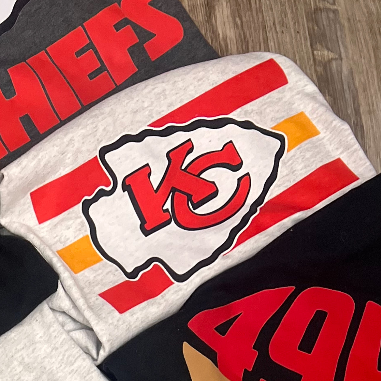 KC Arrowhead + Lines Graphic Tee - Adult